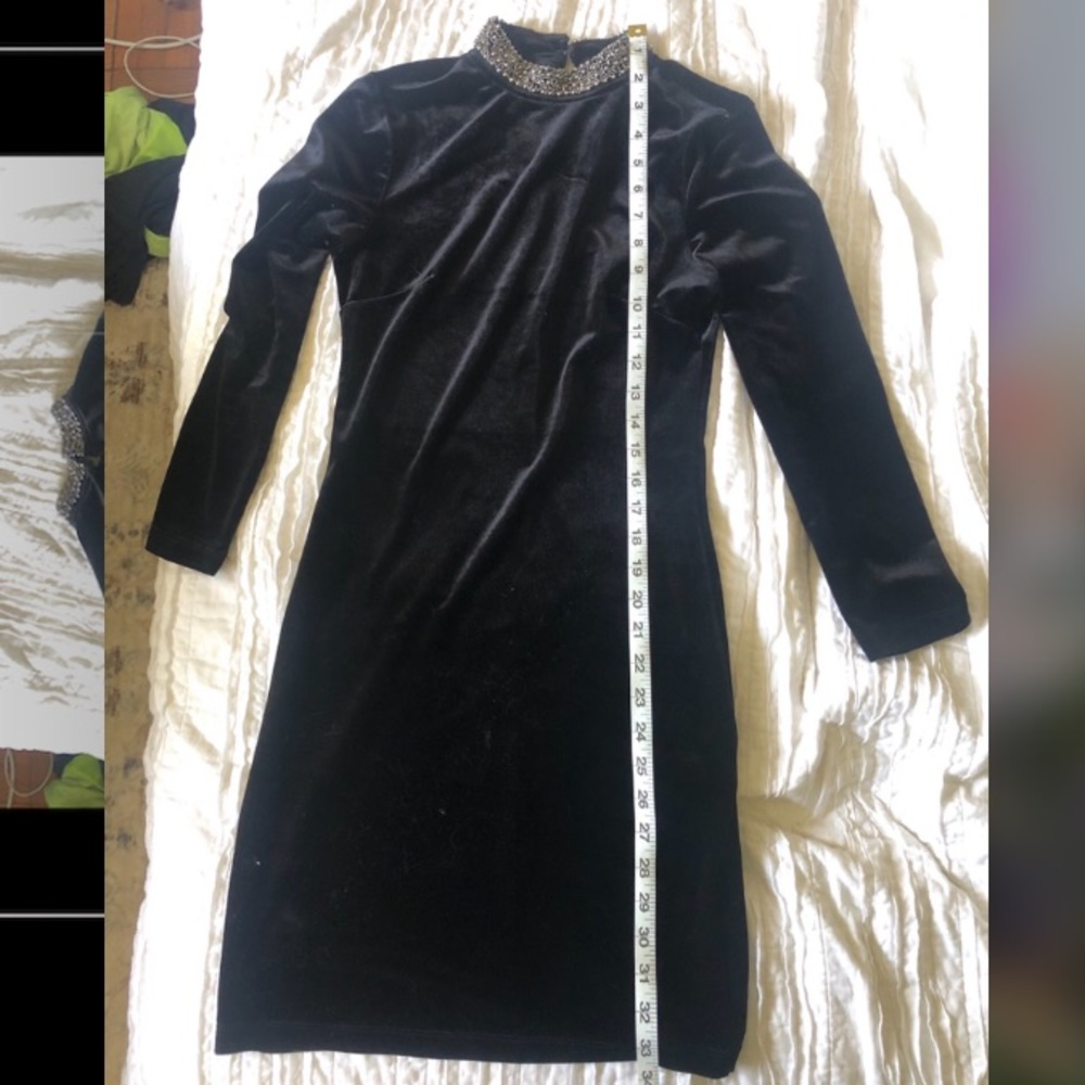 Topshop Velvet Three Fourth Sleeves Beaded Neck
